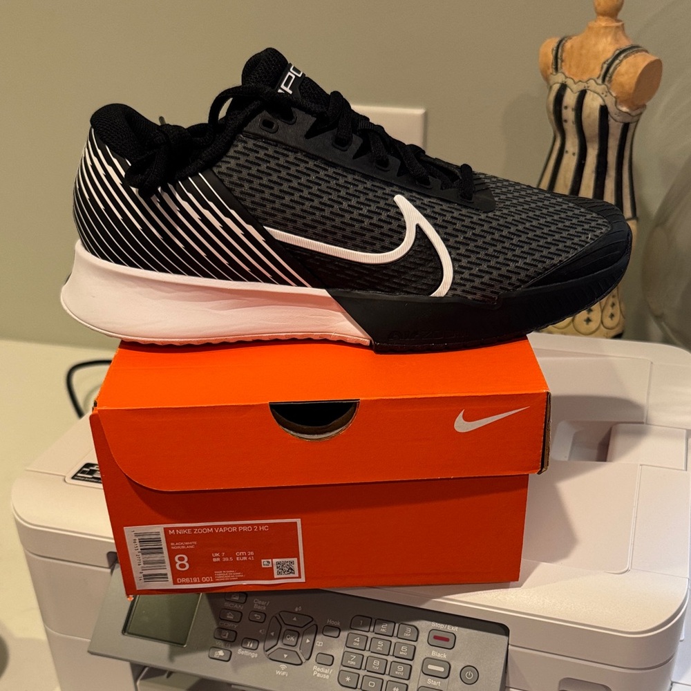 Nike Black and White Tennis court Shoes